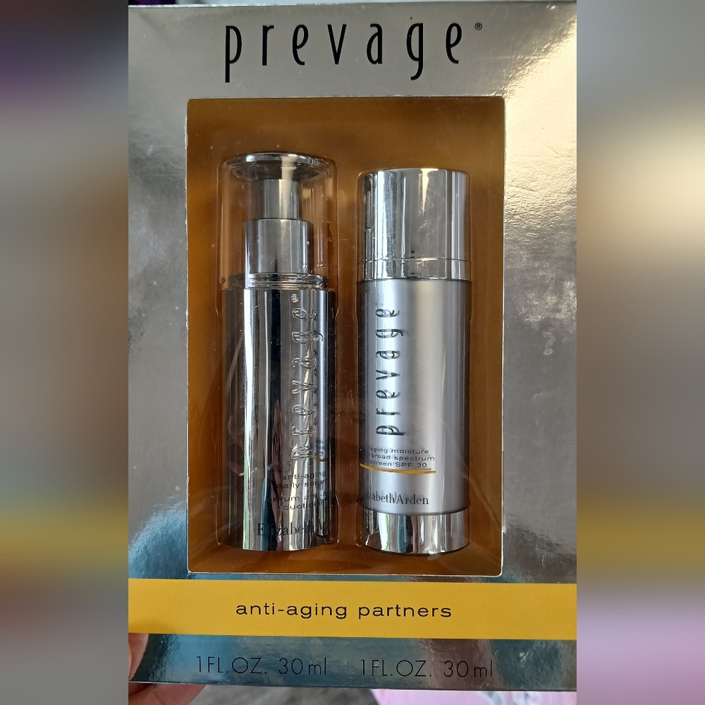 Elizabeth Arden Silver and Gold Skincare Duo
